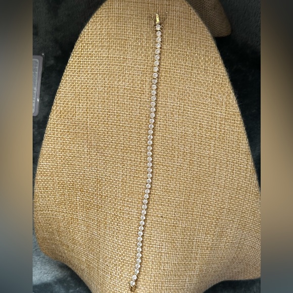 Tennis Bracelet 10K Gold - Picture 2 of 4